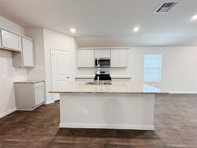 1207 CAMDEN LN, Lockhart, TX 78644