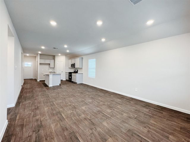 1207 CAMDEN LN, Lockhart, TX 78644