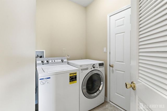 14 Rue Cezanne Street, Franklin Twsp, NJ 08873