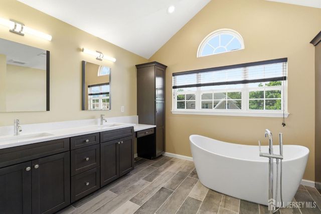 14 Rue Cezanne Street, Franklin Twsp, NJ 08873