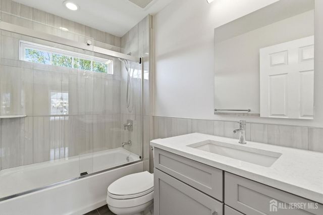 14 Rue Cezanne Street, Franklin Twsp, NJ 08873