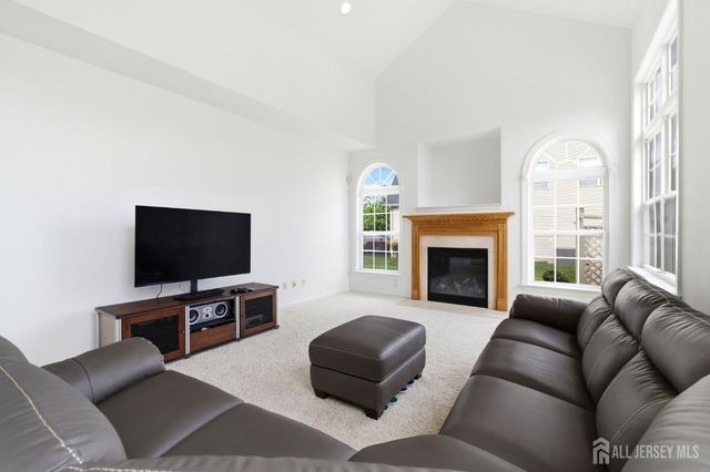 14 Rue Cezanne Street, Franklin Twsp, NJ 08873