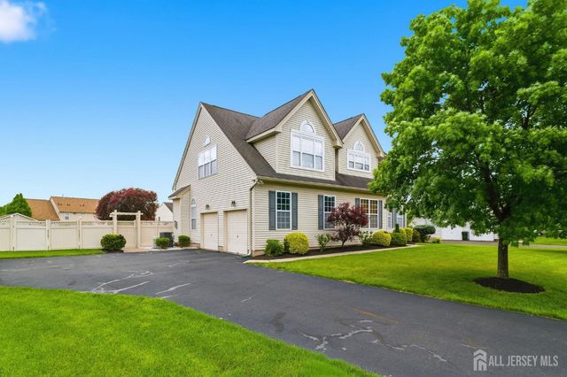 14 Rue Cezanne Street, Franklin Twsp, NJ 08873