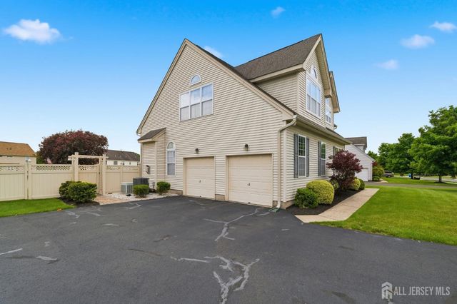 14 Rue Cezanne Street, Franklin Twsp, NJ 08873
