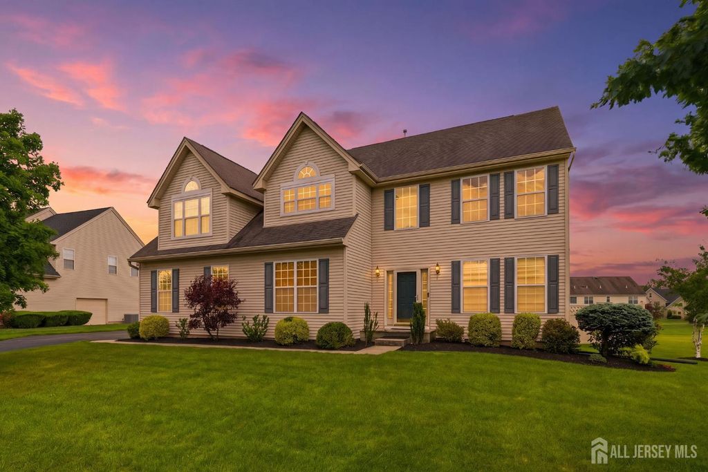 14 Rue Cezanne Street, Franklin Twsp, NJ 08873