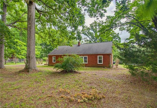 319 Dogwood Circle, High Point, NC 27260