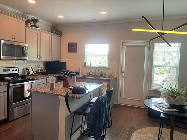 1017 Liberty Parkway NW, Atlanta, GA 30318
