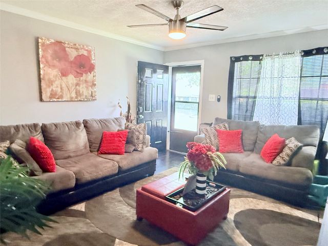 208 Austin Avenue, Corsicana, TX 75110