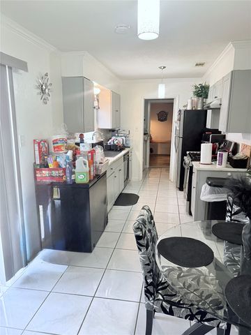 208 Austin Avenue, Corsicana, TX 75110