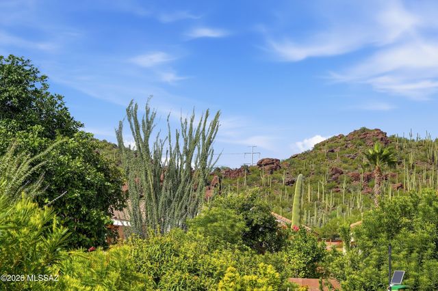8127 W Cottonwood Wash Way, Tucson, AZ 85743