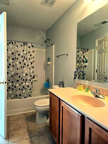 1819 Crenshaw Circle, Vernon Hills, IL 60061