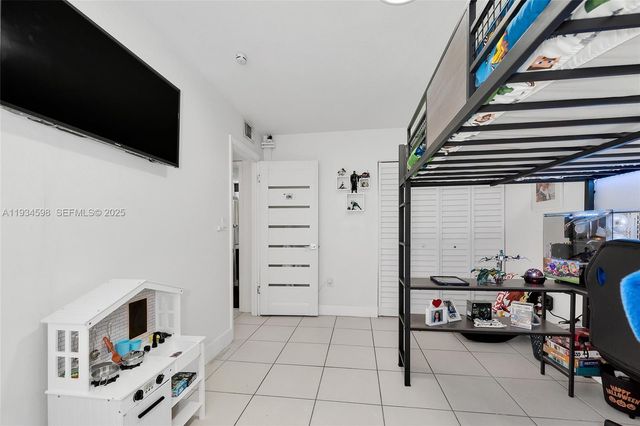 8250 NW 191st St 10-D, Hialeah, FL 33015