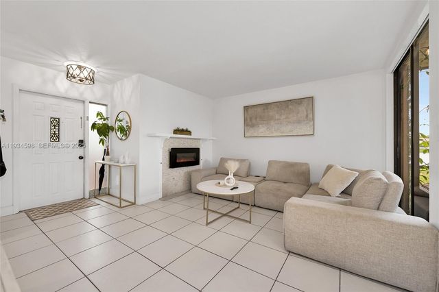 8250 NW 191st St 10-D, Hialeah, FL 33015