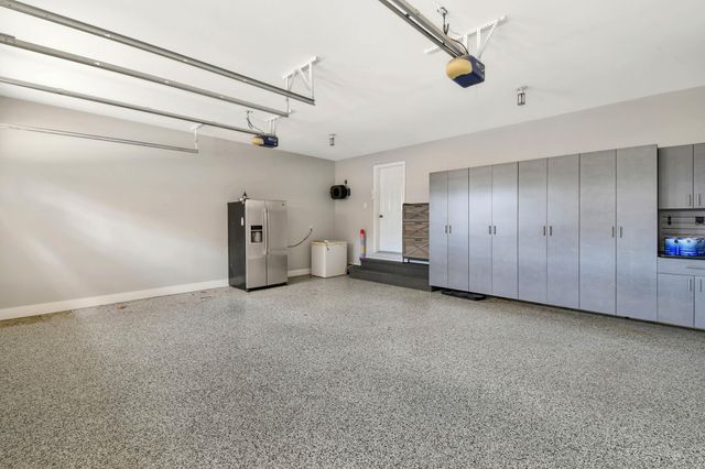 154 Beaton Drive W, West Fargo, ND 58078