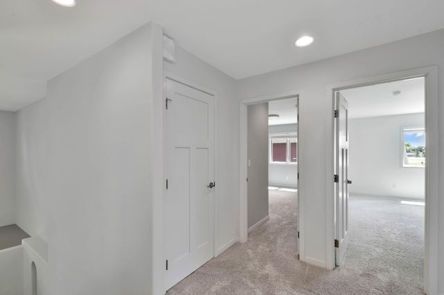 154 Beaton Drive W, West Fargo, ND 58078