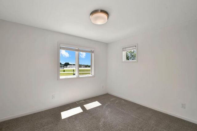 154 Beaton Drive W, West Fargo, ND 58078