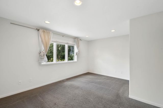 154 Beaton Drive W, West Fargo, ND 58078