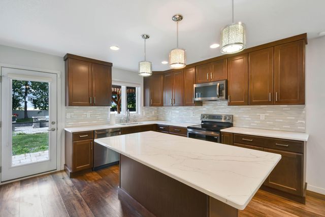 154 Beaton Drive W, West Fargo, ND 58078