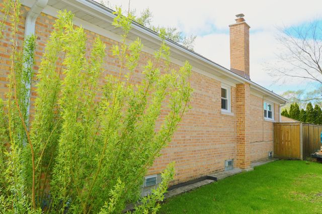 8400 N Osceola Avenue, Niles, IL 60714