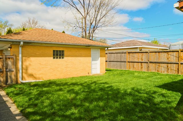 8400 N Osceola Avenue, Niles, IL 60714