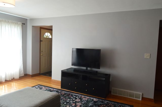 8400 N Osceola Avenue, Niles, IL 60714