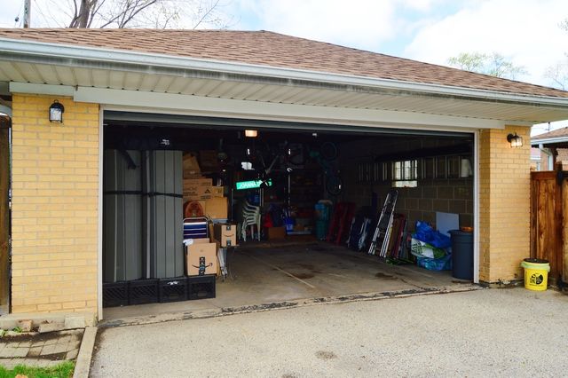 8400 N Osceola Avenue, Niles, IL 60714