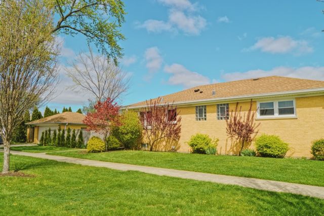 8400 N Osceola Avenue, Niles, IL 60714