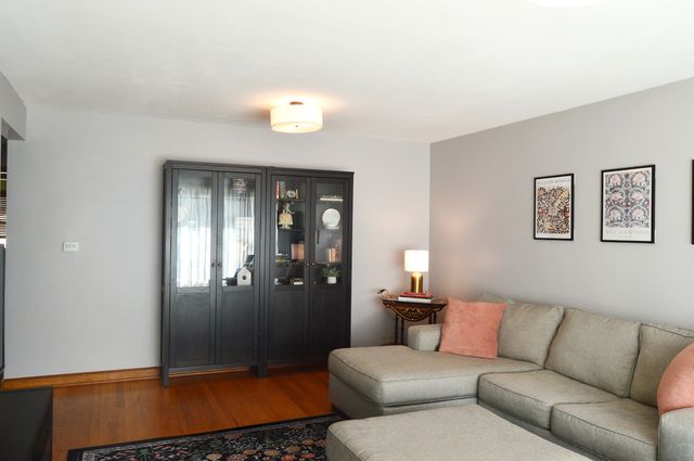 8400 N Osceola Avenue, Niles, IL 60714