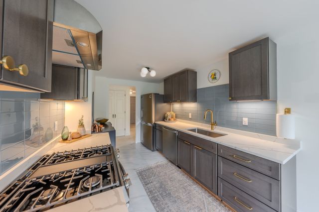 255 North Rd 201, Chelmsford, MA 01824