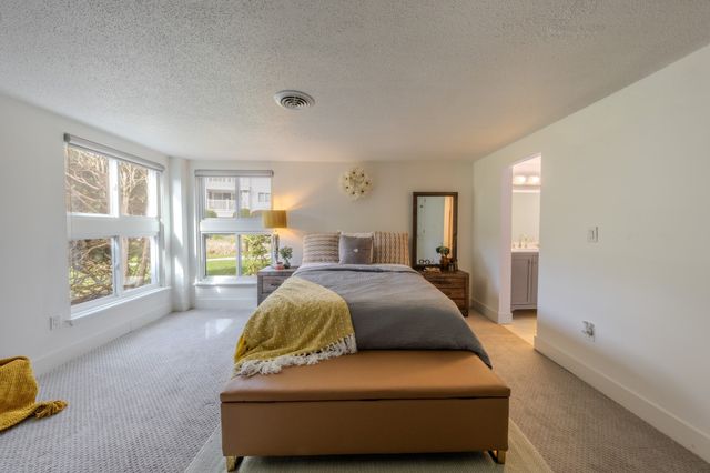 255 North Rd 201, Chelmsford, MA 01824