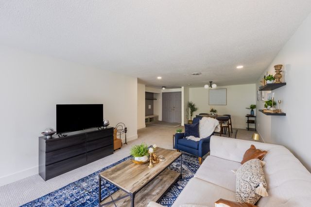 255 North Rd 201, Chelmsford, MA 01824