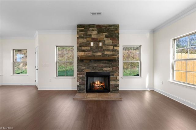 2962 Flat Rock Drive, Winston-salem, NC 27127