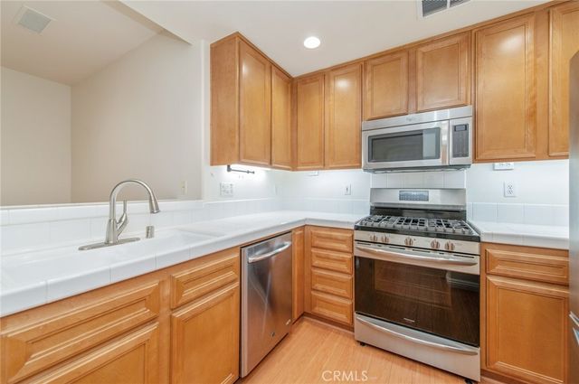 234 Dewdrop, Irvine, CA 92603