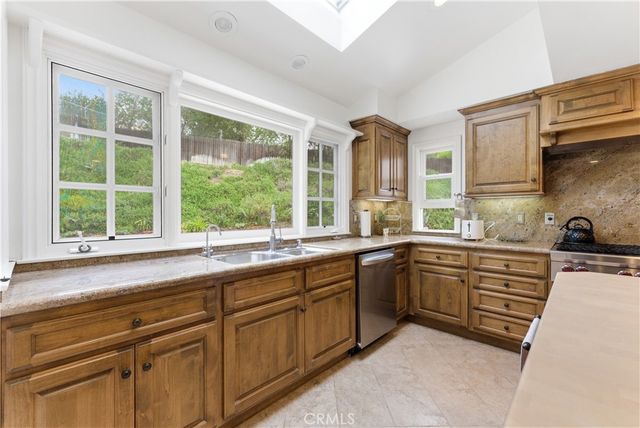 19511 Rosita, Tarzana, CA 91356