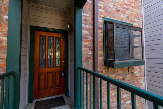 1741 Spyglass DR 2-202, Austin, TX 78746