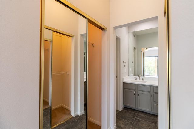 1741 Spyglass DR 2-202, Austin, TX 78746