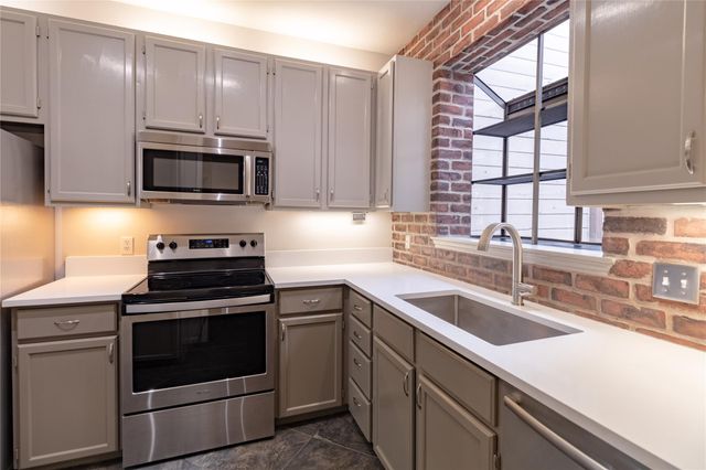 1741 Spyglass DR 2-202, Austin, TX 78746