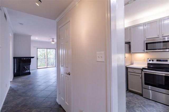 1741 Spyglass DR 2-202, Austin, TX 78746