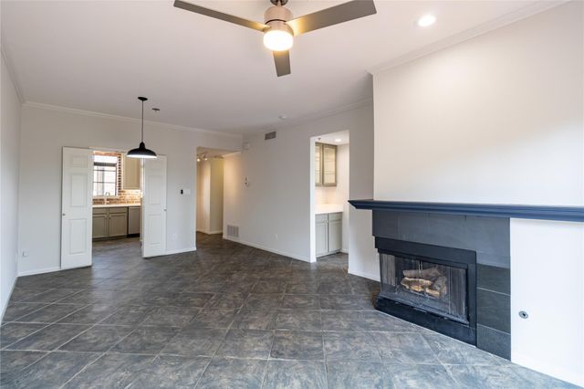 1741 Spyglass DR 2-202, Austin, TX 78746