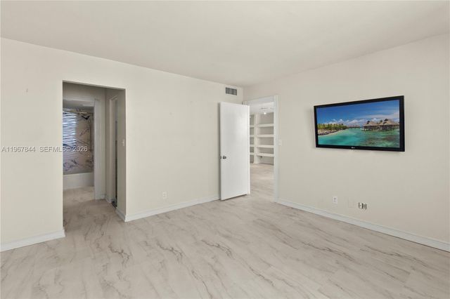 3703 NE 166th St 904, North Miami Beach, FL 33160