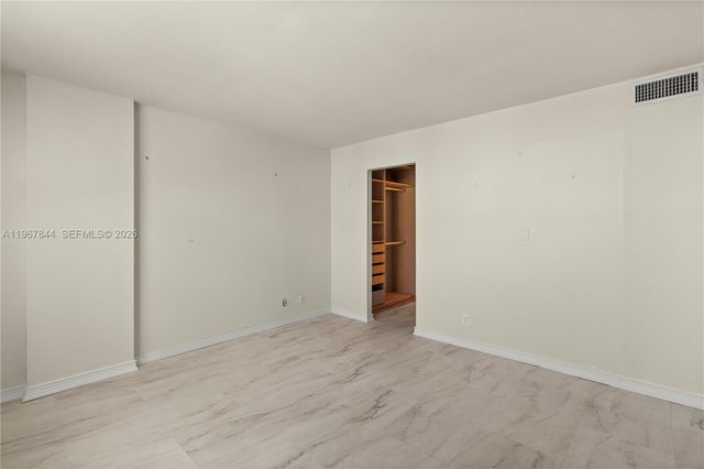 3703 NE 166th St 904, North Miami Beach, FL 33160