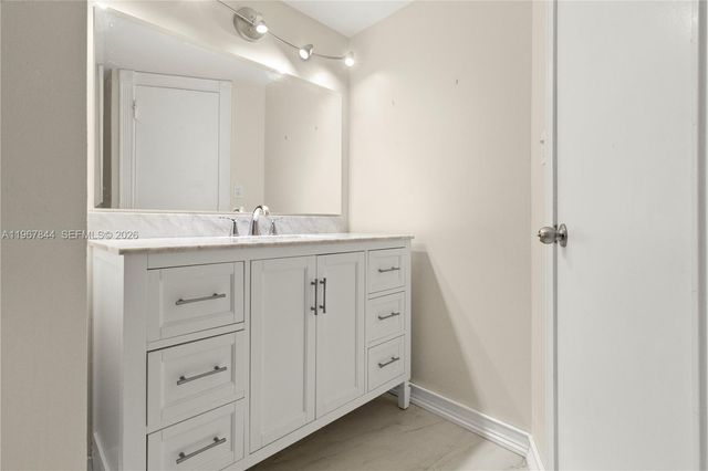 3703 NE 166th St 904, North Miami Beach, FL 33160