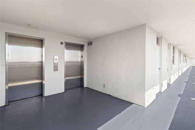 3703 NE 166th St 904, North Miami Beach, FL 33160
