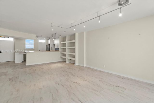 3703 NE 166th St 904, North Miami Beach, FL 33160