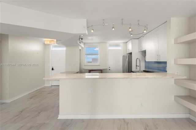 3703 NE 166th St 904, North Miami Beach, FL 33160