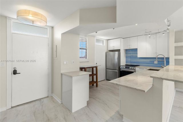 3703 NE 166th St 904, North Miami Beach, FL 33160
