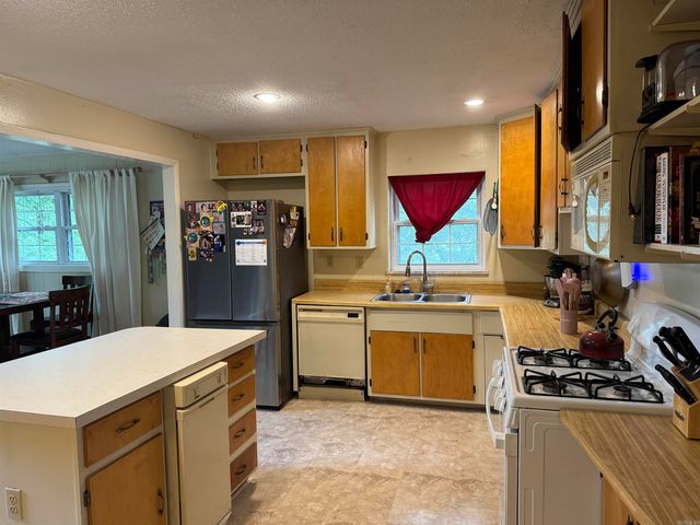 1103 Scenic Way, Benton, AR 72015