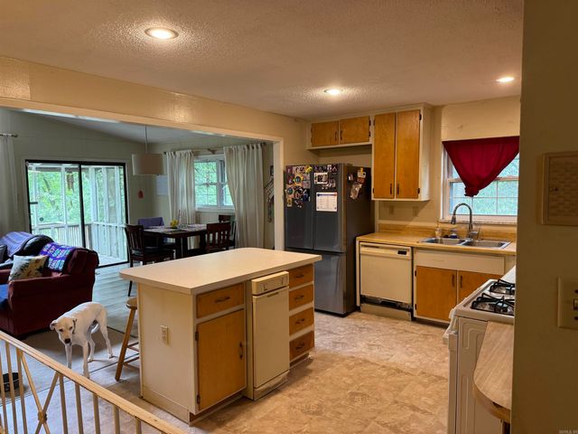 1103 Scenic Way, Benton, AR 72015