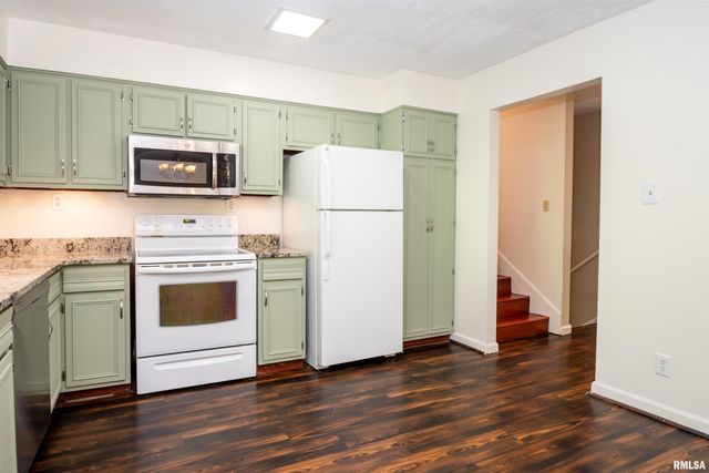 7601 N DERBY Road, Peoria, IL 61615