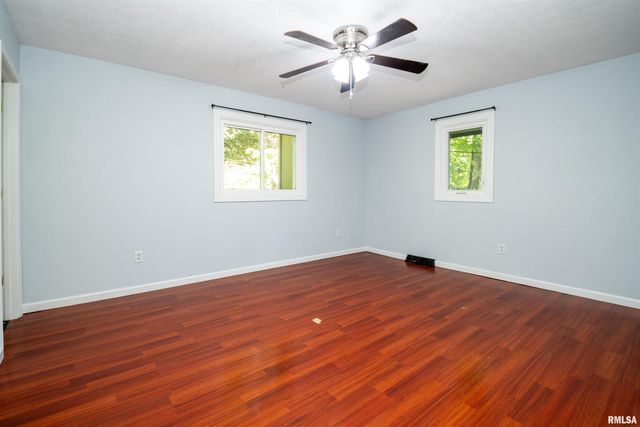 7601 N DERBY Road, Peoria, IL 61615